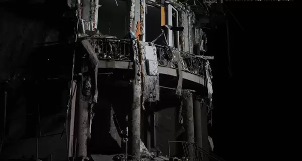 РФ ночью нанесла массированный удар по Запорожью - горели многоэтажка, автомойка и учебное заведение