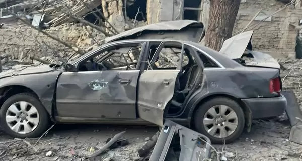 В Херсоне в результате дроновой атаки на маршрутку и авиаудара пострадали семь человек