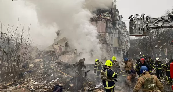 Россияне попали ракетой в многоэтажный дом в Полтаве, есть погибшие и раненые