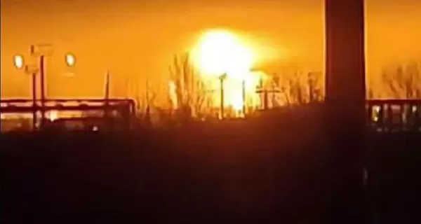 Ночью взрывы раздавались в шести областях России – горят НПЗ и газоперерабатывающий завод, не работают пять аэропортов