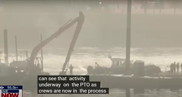 Авиакатастрофа возле Вашингтона - из реки начали доставать обломки самолета