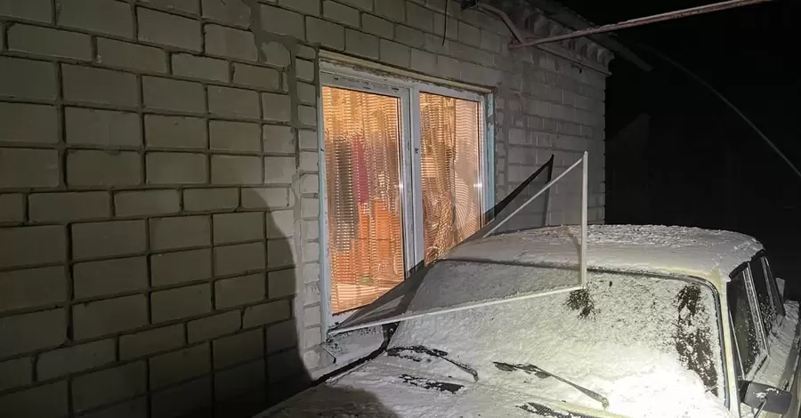 На Херсонщині та Дніпропетровщині росіяни пошкодили газопроводи та житлові будинки, загинув чоловік