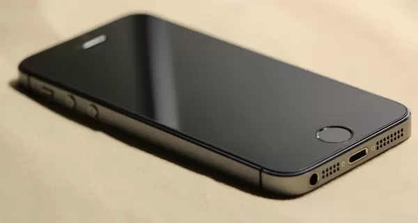  В одной из школ Луцка в руках ученика взорвался айфон