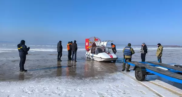 В Полтавской области на Днепре перевернулась лодка с пятью рыбаками