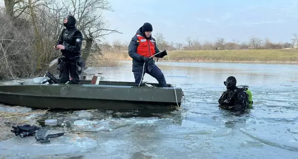 На Херсонщине водолазы достали тело третьего ребенка, провалившегося под лед