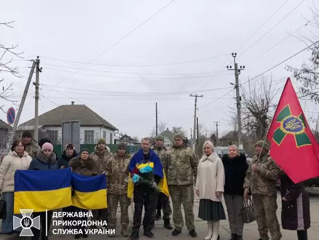 На Одещині повернувся додому прикордонник із острова Зміїний, який 34 місяці провів у полоні