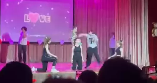 В киевской школе старшеклассники разыграли сценку избиения работника ТЦК