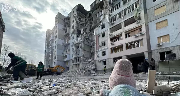 В Херсоне из-под завалов десятиэтажки достали тело мужчины