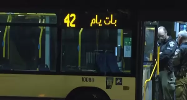 В Израиле произошли взрывы в трех автобусах, власти заявляют о возможном теракте