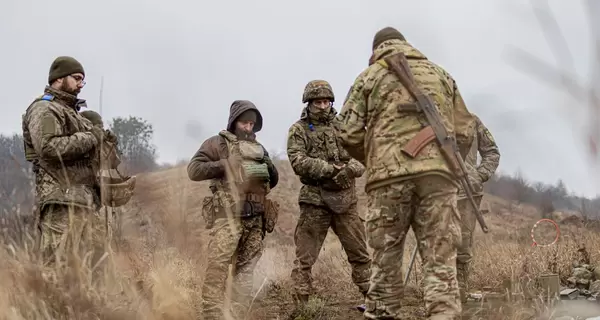 Военным следует готовиться к переходу на контрактную армию, - Зеленский