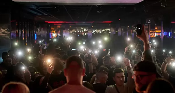 В киевском ночном клубе Fifty объяснили российские песни на вечеринке