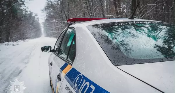 В Киеве полицейское авто протаранило внедорожник и скрылось с места ДТП