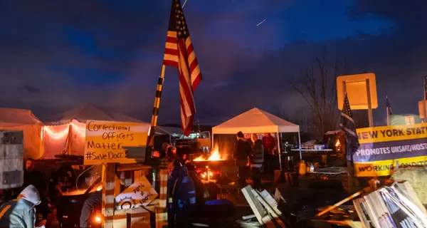 В Нью-Йорке неизвестный напал с ножом на участников марша в поддержку Украины