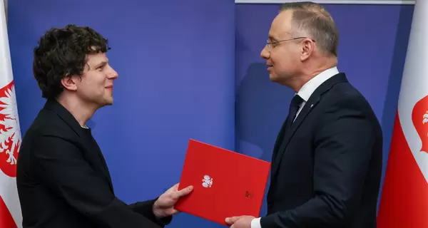 Американский актер Джесси Айзенберг стал гражданином Польши