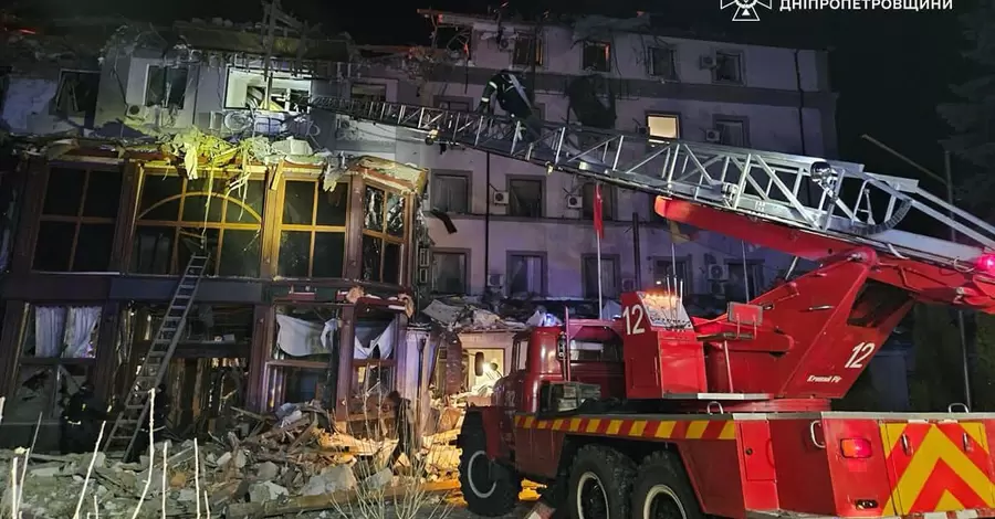 Зросла кількість загиблих через удар по готелю у Кривому Розі