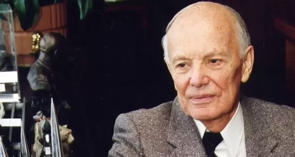 КГГА не может заменить русскую надпись на памятнике Патону, потому что нет денег