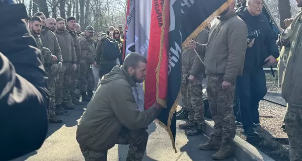 В годовщину гибели Да Винчи на Аскольдовой могиле собрались его побратимы, родные и близкие