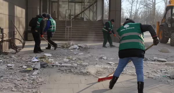 Во время атаки на Херсон получили ранения два человека, мужчина в тяжелом состоянии