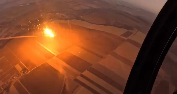 Украинские защитники показали уникальные кадры, как истребители Mirage сбивают российские ракеты