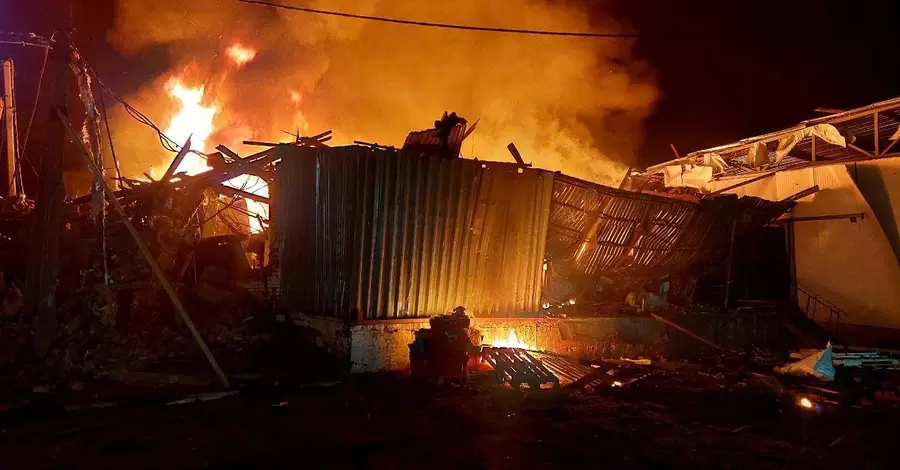 В Ахтырке российские БПЛА попали в школу, а в Богодухове атаковали предприятие - есть жертвы