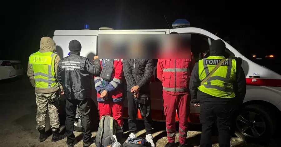 На Закарпатті зупинили авто швидкої, яке везло до кордону фейкових 