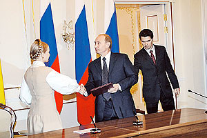 Тимошенко ГАЗонула в Москву, чтобы очаровать Путина 