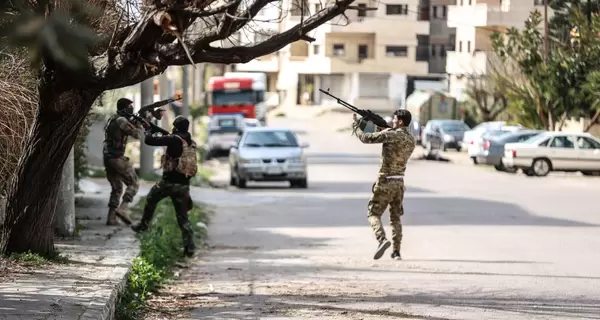 В Сирии продолжаются столкновения между силовиками и сторонниками Асада, погибли более тысячи человек