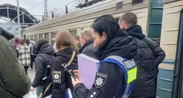 В Киеве подросток залез на электричку и получил тяжелые ожоги