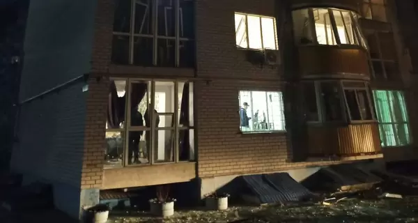 В Чернігові Росія влучила дроном у багатоповерхівку, а на Одещині залишила ціле місто без світла