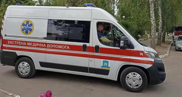 Россияне ударили по Никополю - погибла женщина, 11-летняя девочка ранена 