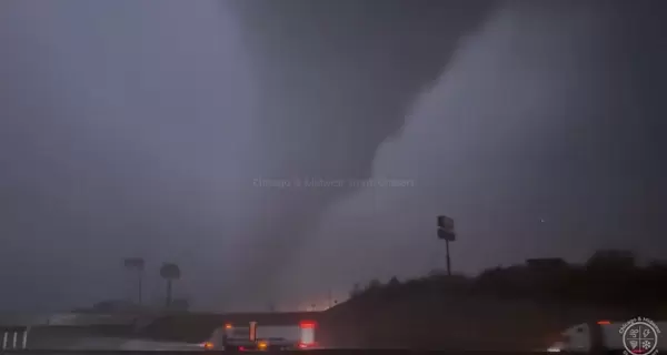 Юг США накрыл мощный шторм: 19 человек погибли, много разрушений, города без света