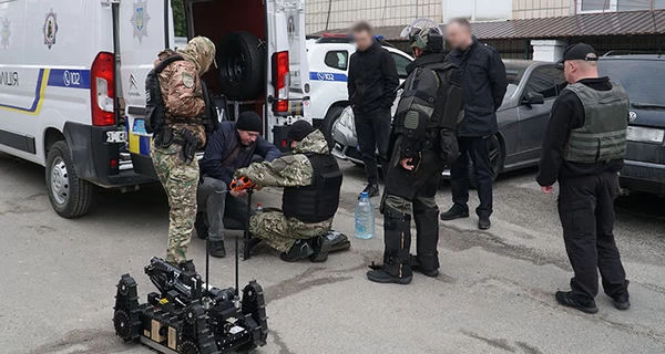 В Тернополе 14-девушка подложила взрывчатку под авто ТЦК