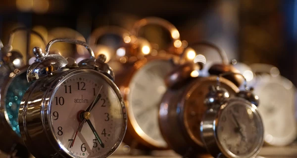 Украина переходит на летнее время - когда и куда переводить стрелки часов