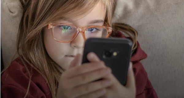 Родителям и учителям рассказали, как противодействовать вербовке детей через соцсети и мессенджеры