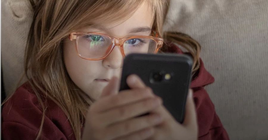 Родителям и учителям рассказали, как противодействовать вербовке детей через соцсети и мессенджеры