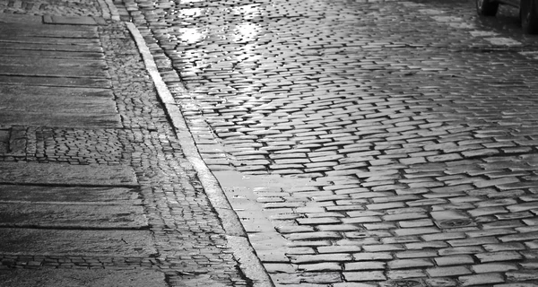 Погода в Україні 1 квітня: поступове похолодання та дощі