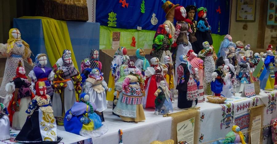 З Покровської громади до Тернополя евакуювали унікальну колекцію ляльок-мотанок
