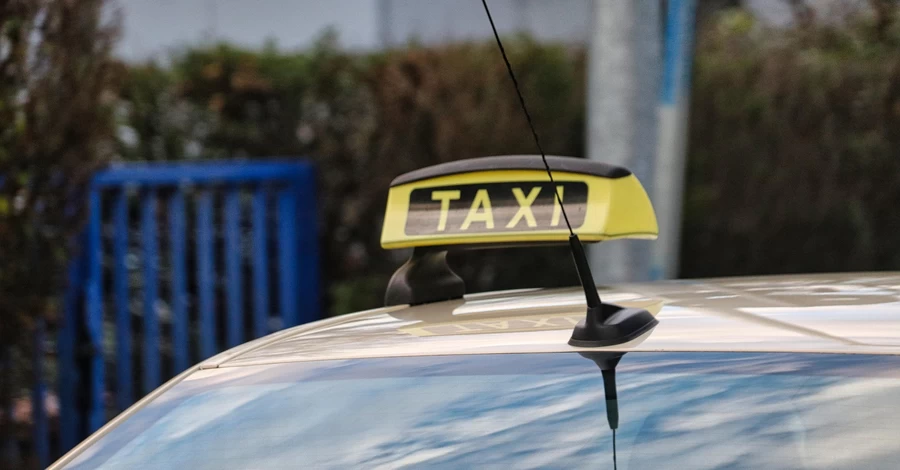 Такси Bolt заблокировало водителя, напавшего на пассажирку из-за замечания о русском языке