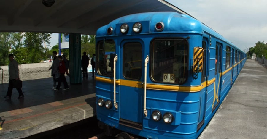 Метро Києва закриє рух на 