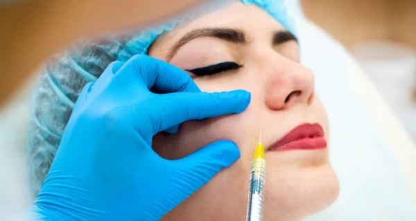 Уколи ботоксу: кому допоможуть розгладити зморшки, а кому зашкодять