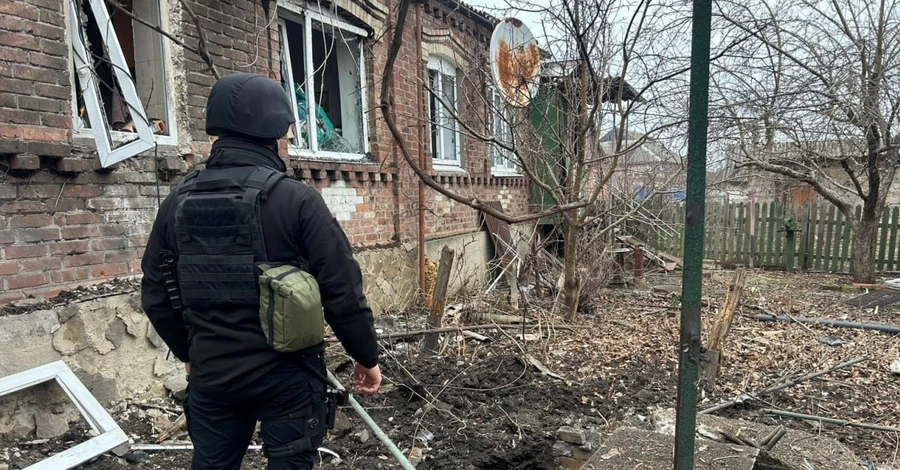 В Херсоне в результате обстрелов повреждены дома, школа и больница,  есть раненые