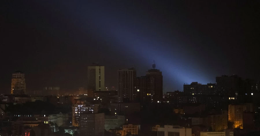 Россия атаковала ночью Украину, выпустив около сотни беспилотников