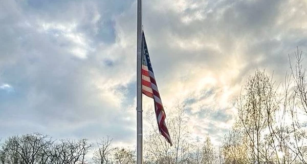 Посольство США приспустило флаг в День траура по погибшим в Кривом Роге