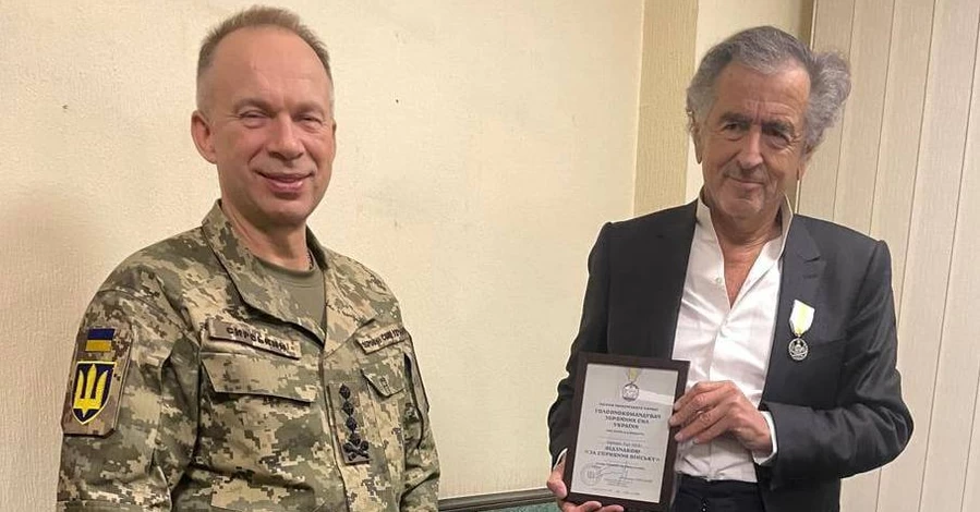 Главнокомандующий ВСУ наградил философа Бернара-Анри Леви отличием 