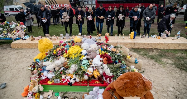 Иностранные послы посетили Кривой Рог и почтили память жертв российского удара 