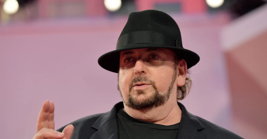 Режиссера Джеймса Тобэка обязали выплатить 1 млрд долларов жертвам сексдомогательств