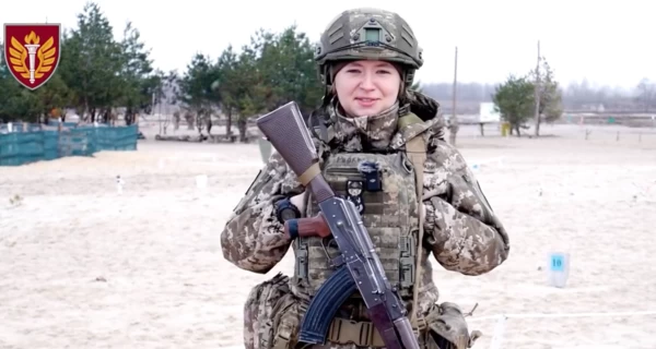 18-летняя Настя из Волынской области стала самой молодой девушкой, подписавшей контракт с ВСУ
