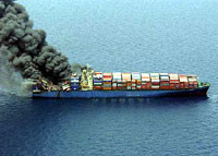 В Одессе загорелся корабль в порту 