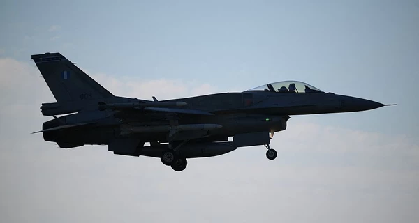 Во время боевого задания погиб пилот F-16 Павел Иванов, - Воздушные силы