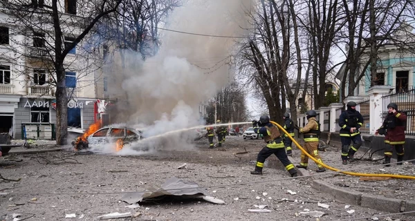 Россия выбирает продолжать войну вопреки предложениям Трампа, — Макрон после удара по Сумам